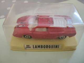 Coche miniatura Lamborghini rojo