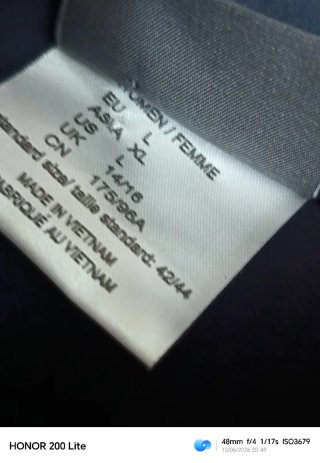 Chaqueta Jack Wolfskin gris con detalles naranja