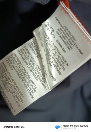 Chaqueta Jack Wolfskin gris con detalles naranja