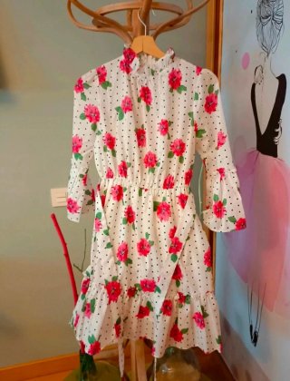 Vestido juvenil lunares y flores