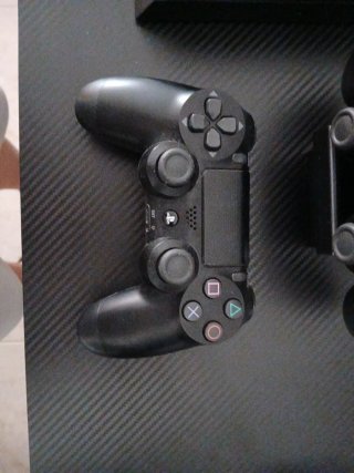 PS4 Estándar + 2 Mandos Negros + cables originales