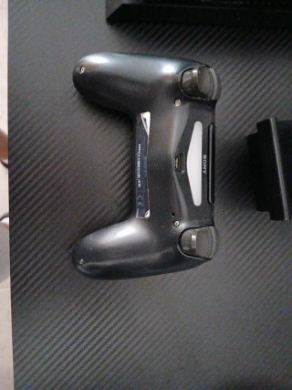 PS4 Estándar + 2 Mandos Negros + cables originales
