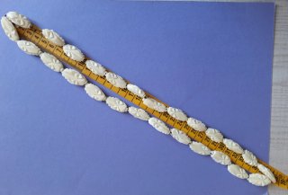 Collar africano antiguo tallado máscaras