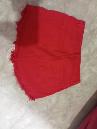 Falda vaquera roja con cremallera