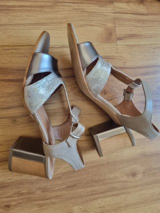 Sandalias Jhay Tacon Talla 37 Doradas/Plateadas