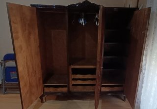 Armario antiguo de madera