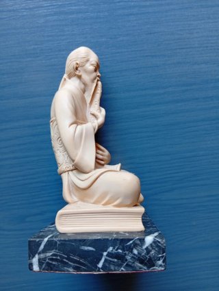 Figura cerámica músico con flauta