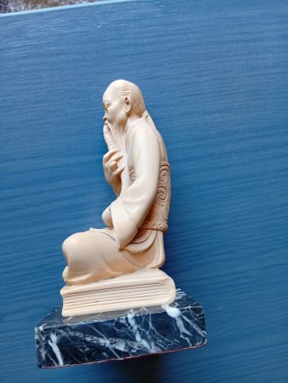 Figura cerámica músico con flauta