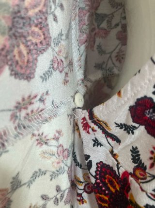 Vestido floral blanco y rojo