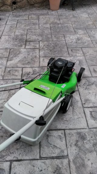 Cortacésped gasolina con tracción Viking
