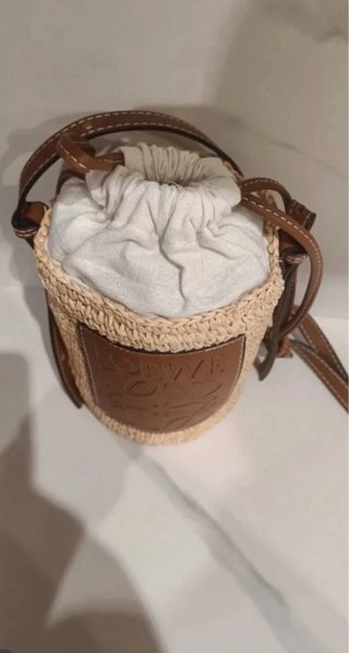 Bolso de rafia tipo cubo