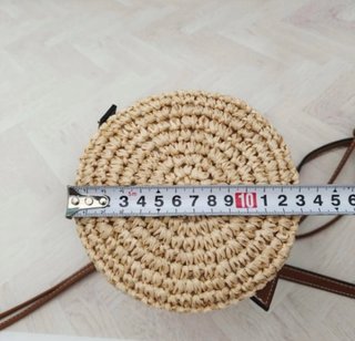 Bolso de rafia tipo cubo