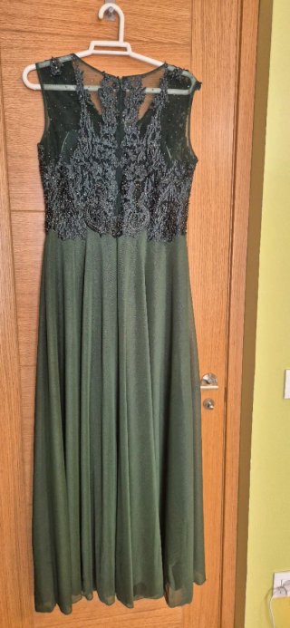 Vestido de fiesta verde con pedrería