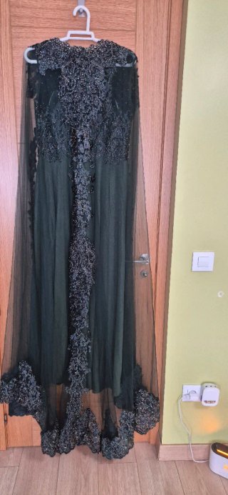 Vestido de fiesta verde con pedrería