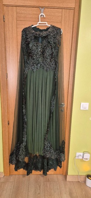 Vestido de fiesta verde con pedrería