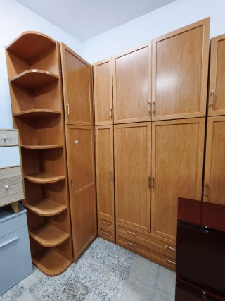 Variedad de muebles de habitación