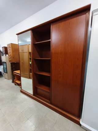 Variedad de muebles de habitación