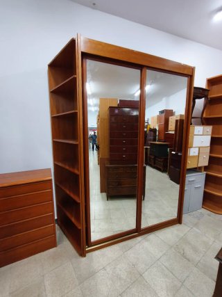 Variedad de muebles de habitación