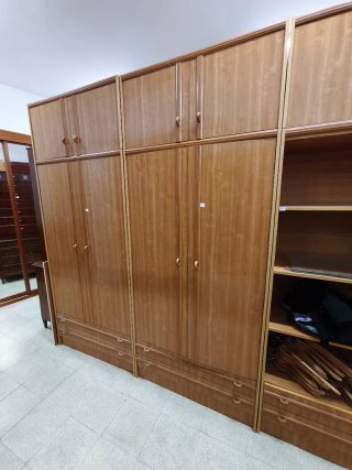 Variedad de muebles de habitación