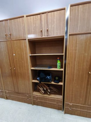 Variedad de muebles de habitación