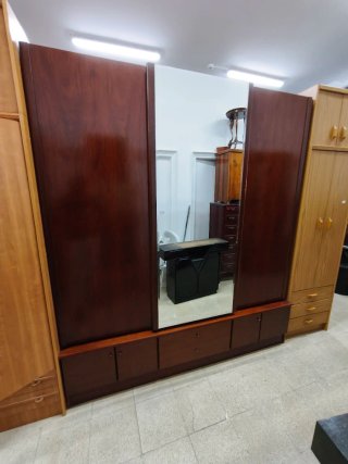 Variedad de muebles de habitación