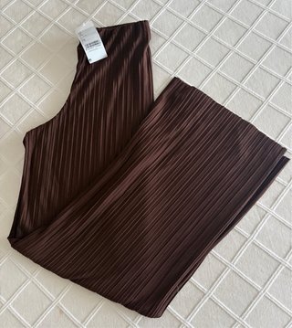 Conjunto Mango top y pantalón plisado marrón