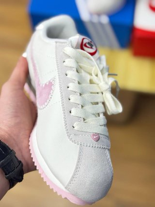 Zapatillas Nike Cortez Blancas y Rosas