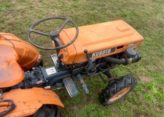 Tractor Kubota B7000