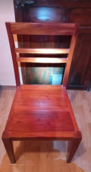 Sedia in legno massello