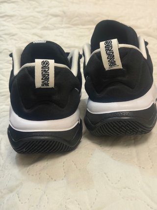 Zapatillas Nike Negras y Plateadas