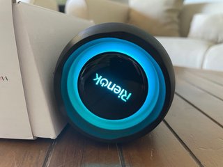 Altavoz Bluetooth portátil Rienok con luces LED