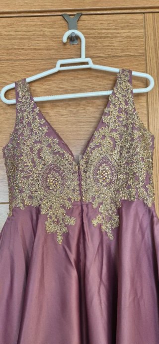 Vestido de fiesta dorado y rosa