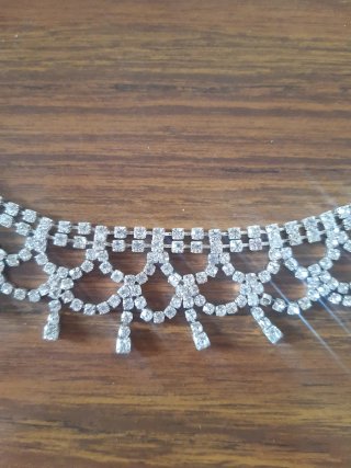 Gargantilla con brillantes plateada
