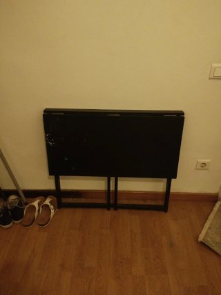 Mesa plegable negra de madera