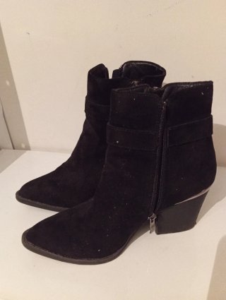 Botines negros de ante