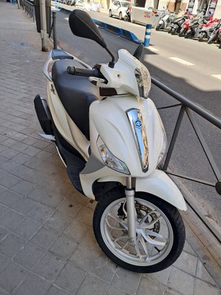 Piaggio Medley 125 ABS Blanca/Marrón
