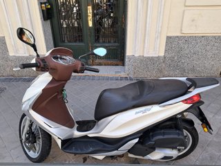 Piaggio Medley 125 ABS Blanca/Marrón