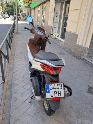 Piaggio Medley 125 ABS Blanca/Marrón