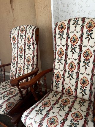 Sillón estampado madera tela
