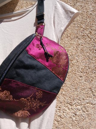 Riñonera denim seda China bordada