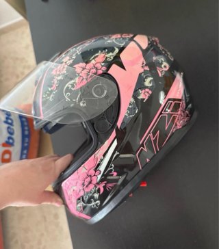 Casco de moto NZI negro y rosa