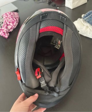 Casco de moto NZI negro y rosa