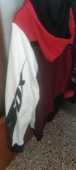 Chaqueta Fox con cremallera y capucha