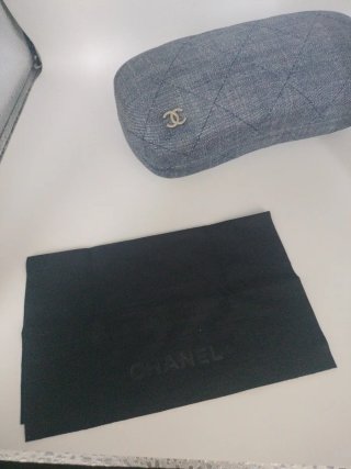 Gafas de sol Chanel negras,más Dior