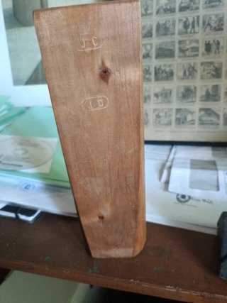 Escultura de madera figura femenina