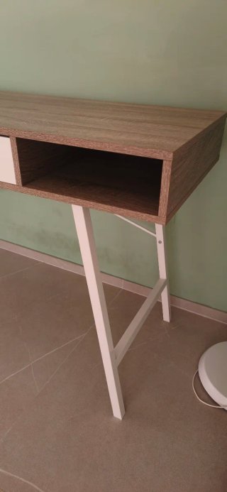 Escritorio Jysk moderno madera y metal