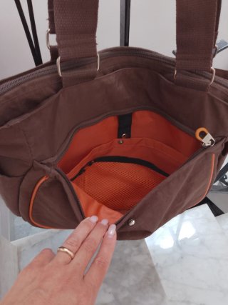 Borsa Carpisa marrone con dettagli arancioni