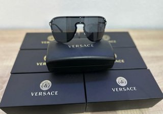 Gafas de sol Versace negras y plateadas