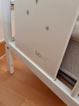 Cuna bebé blanca con estrellas