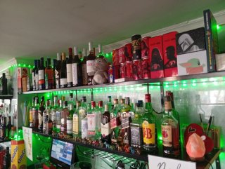 Mobiliario y material para bar